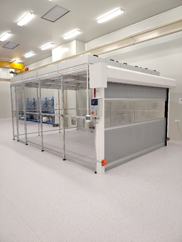 洁净棚搭配PVC卷帘门